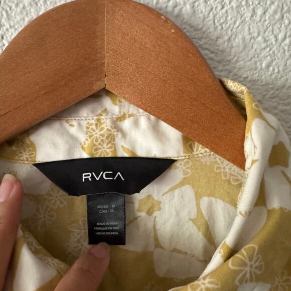 RVCA Aloha Shirt Mens Medium Floral Yellow Hawaii Luau Lole - Picture 3 of 5